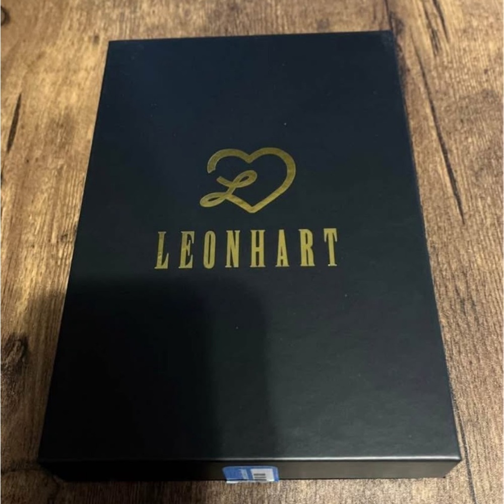 Leonhart Black and Gold Box